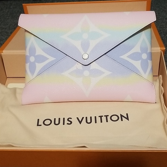Louis Vuitton clutch - Picture 2 of 3